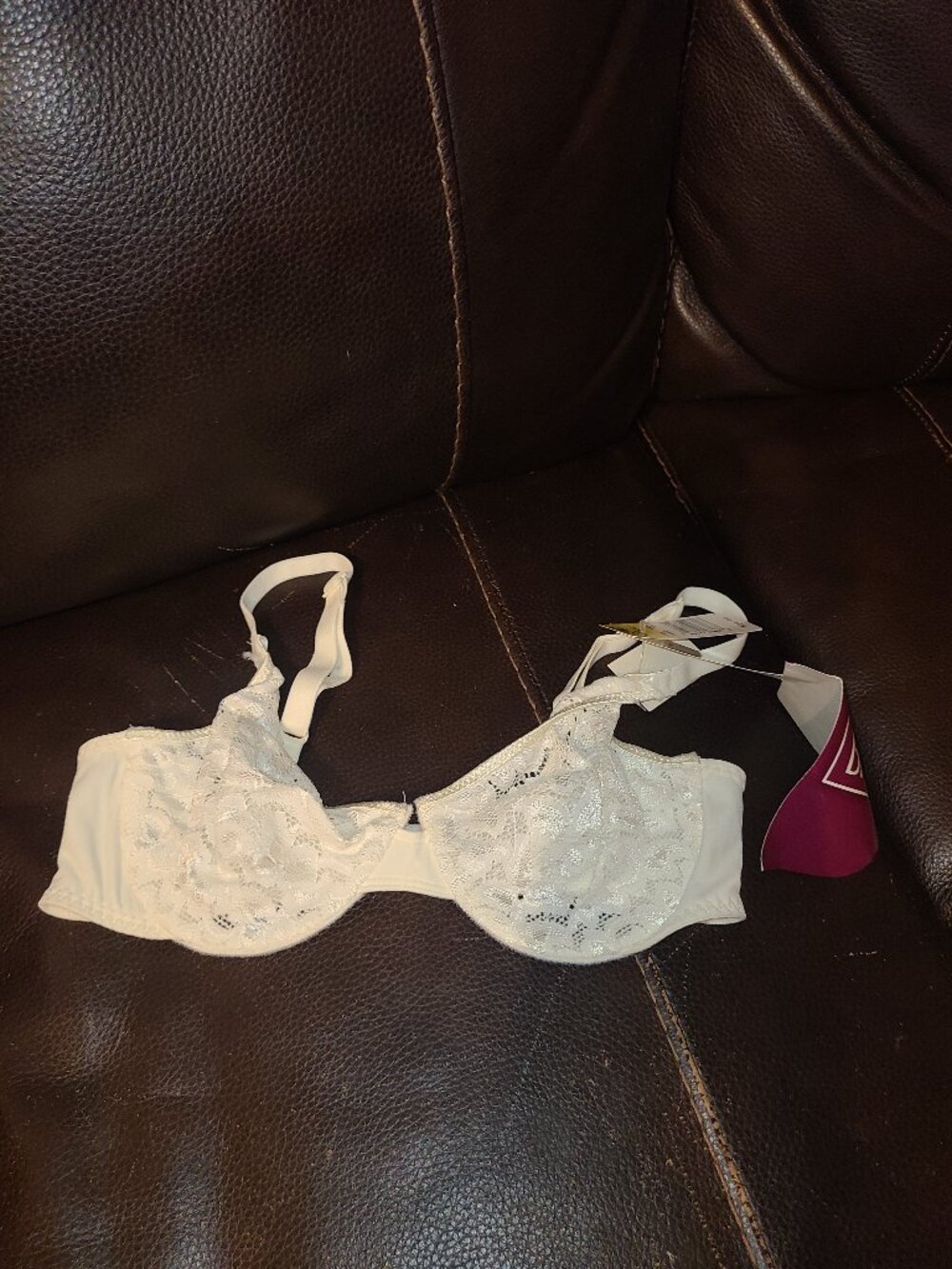NWT Vintage Bali Barely There 34C Bra Ivory Lace Underwire Unlined 4332 1990's